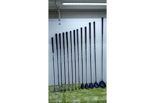 スポーツ用品のゴルフ