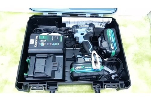 工具のインパクトドライバー