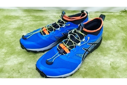 スポーツ用品のアシックス（asics）