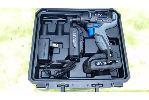 工具のインパクトドライバー