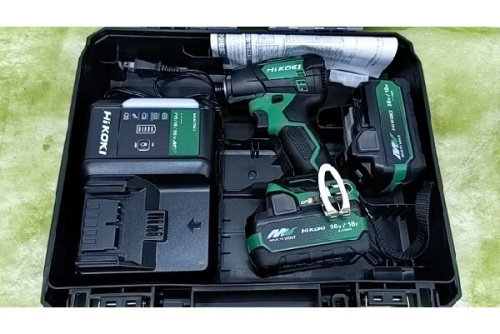 工具のインパクトドライバー