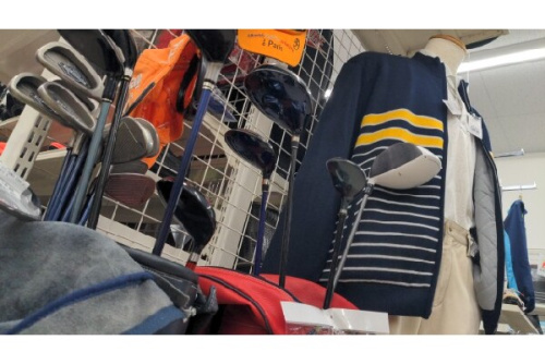 スポーツ用品のゴルフ