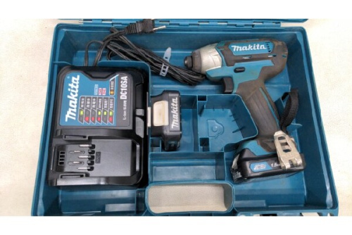 工具のインパクトドライバー