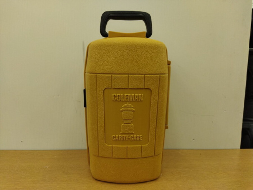 Colemanのクラムシェルケース