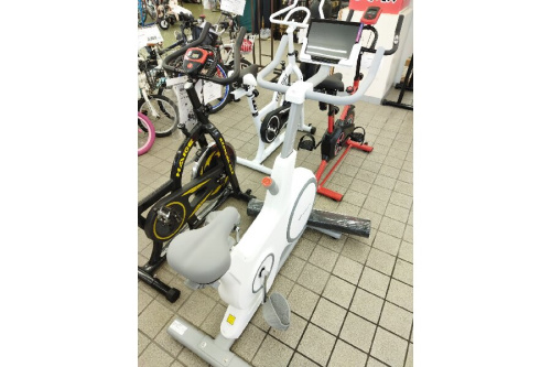 スピンバイクのエアロバイク