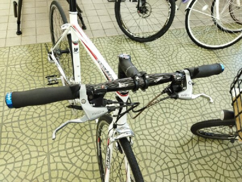 フラットバーロードのクロスバイク