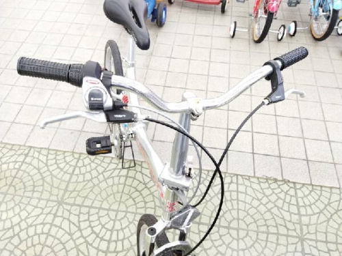 プジョーの自転車強化店