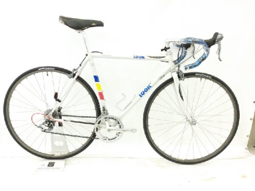 自転車のロードバイク