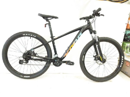 自転車のマウンテンバイク