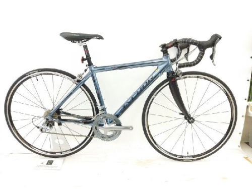 自転車のロードバイク