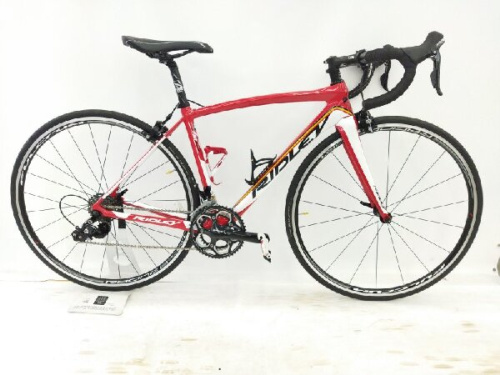 自転車のロードバイク