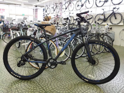 自転車のマウンテンバイク
