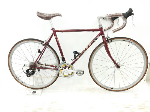 自転車のロードバイク