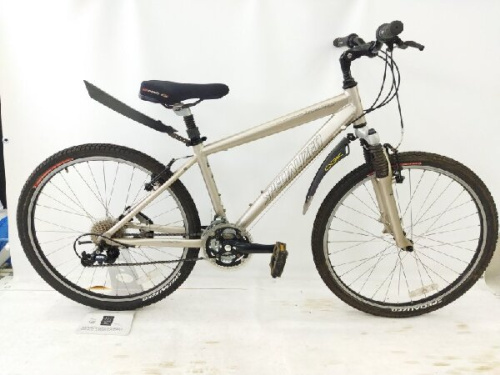 自転車のマウンテンバイク