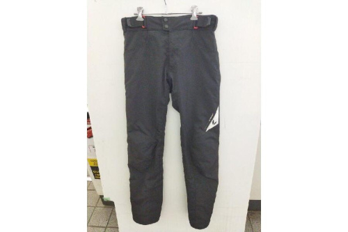ファッションのパンツ