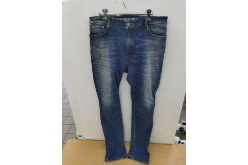 ファッションのジーンズ