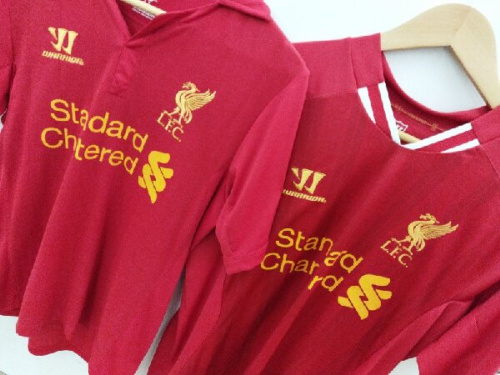 スポーツ用品のサッカーユニフォーム