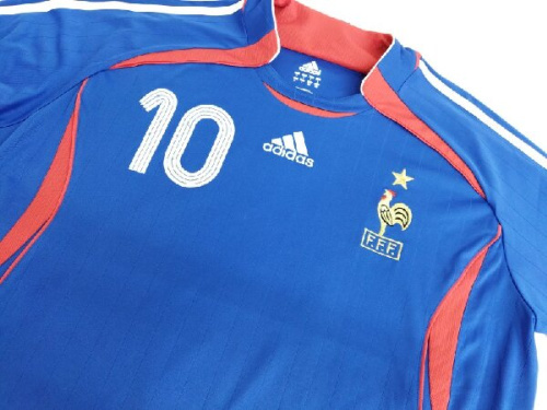 スポーツ用品のサッカーユニフォーム