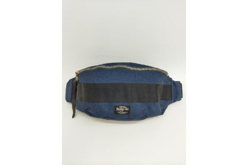 ウエストポーチ