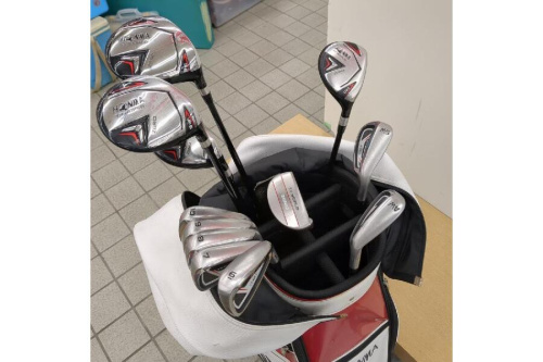 スポーツ用品のゴルフ