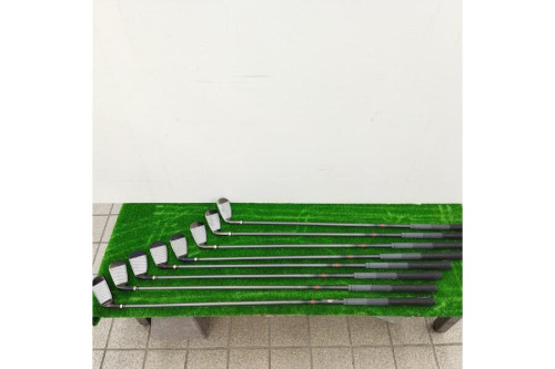 スポーツ用品のゴルフ