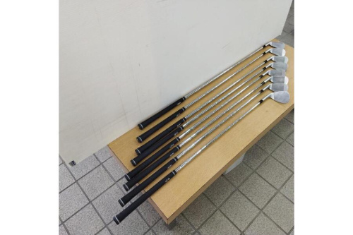 スポーツ用品のゴルフ