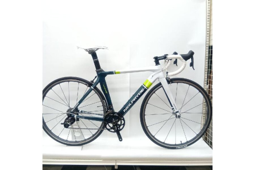 自転車のロードバイク