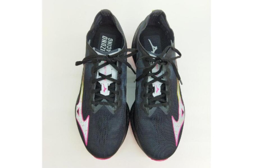 スニーカーのミズノ（MIZNO）