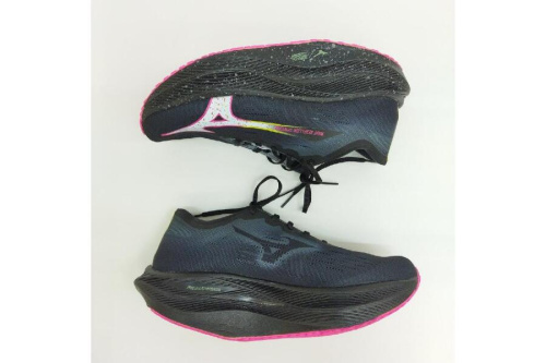 ランニングシューズのWAVE REBELLION PRO2