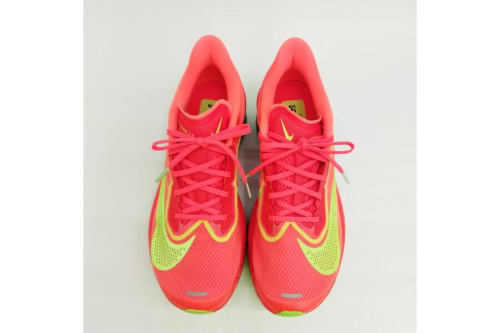 スニーカーのナイキ（NIKE）