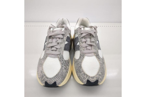 スニーカーのニューバランス（New Balance）