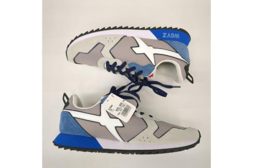 W6YZのランニングシューズ