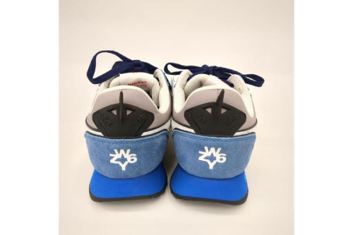 ランニングシューズ