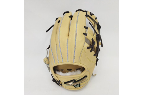 スポーツ用品の軟式グローブ