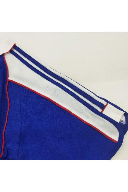 サッカーのadidas