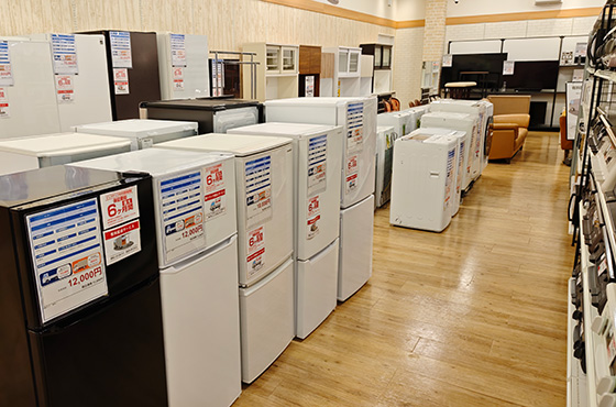 家具も家電も、暮らしに必要なものがここに。｜静岡のリサイクルショップ「ピックアップ浜松和田店」の店内紹介