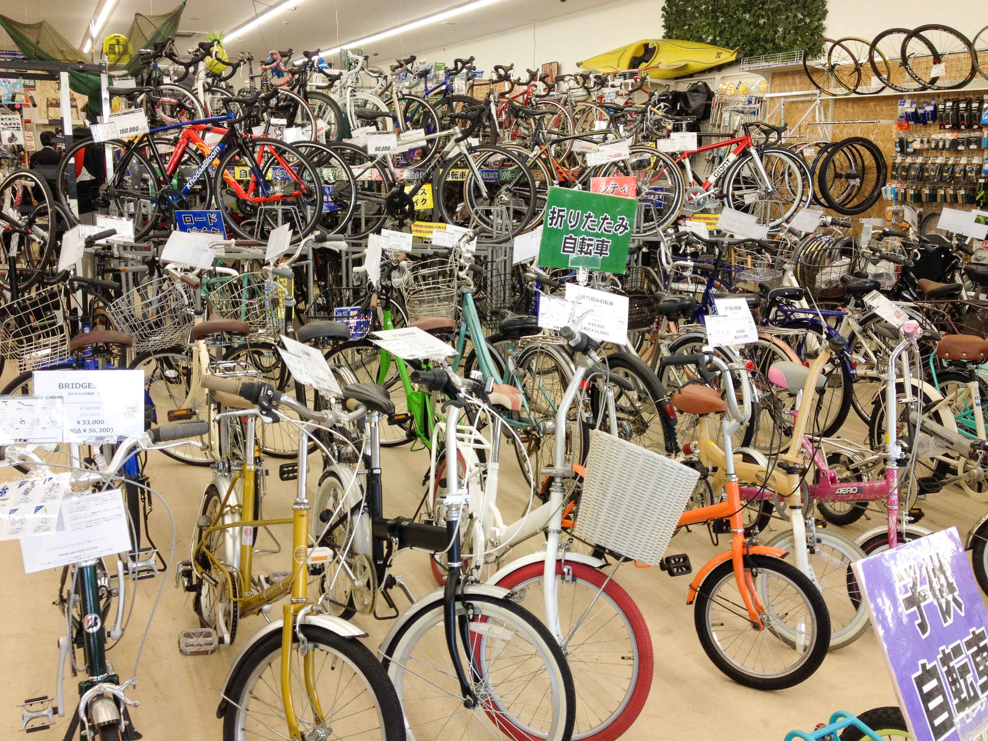 自転車の展示数　地域最大！自転車は登呂バザール店にお任せください。｜静岡のリサイクルショップ「ピックアップ静岡登呂バザール店」の店内紹介