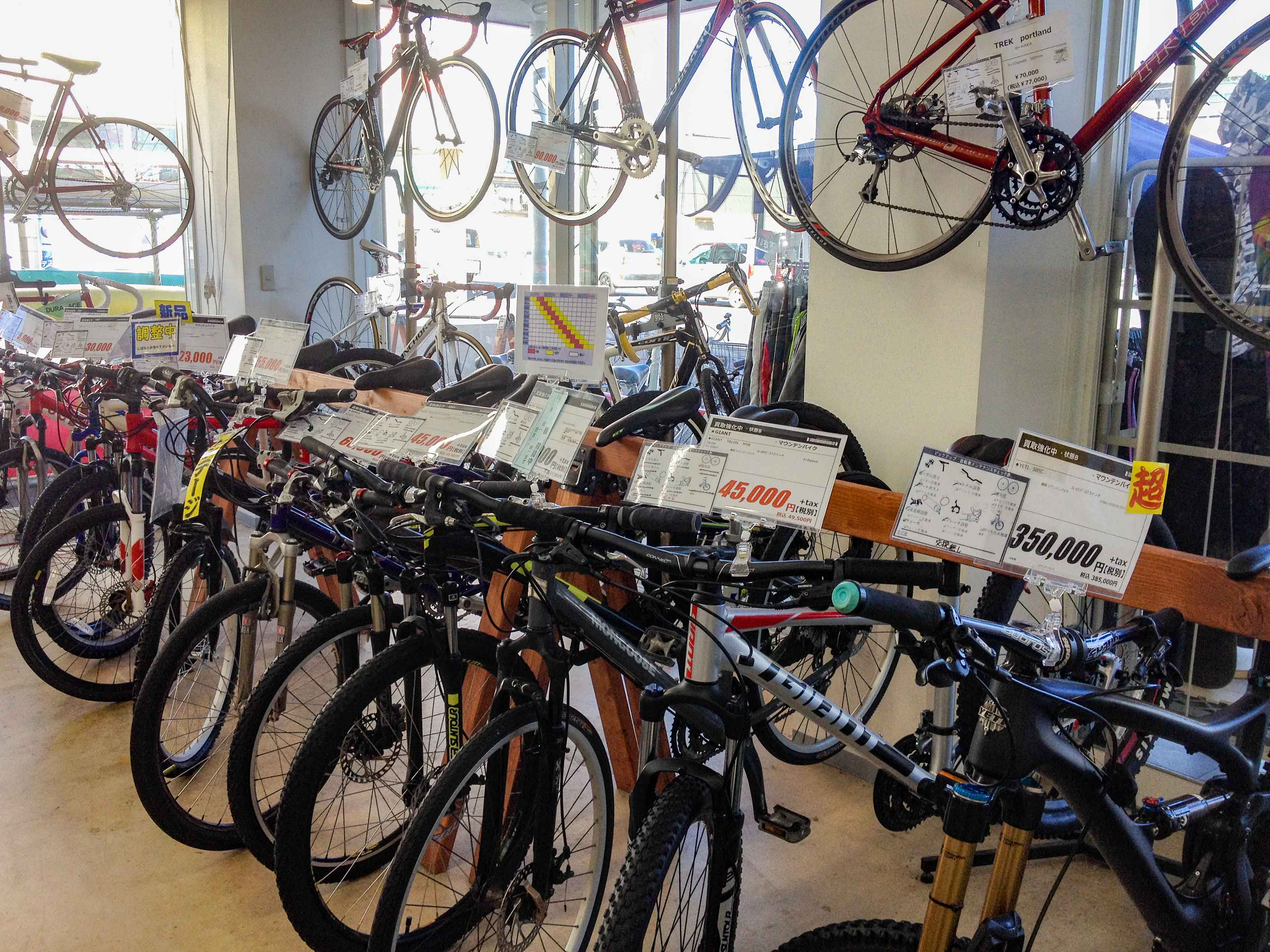 自転車の展示数　地域最大！自転車は登呂バザール店にお任せください。｜静岡のリサイクルショップ「ピックアップ静岡登呂バザール店」の店内紹介