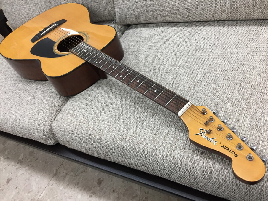 Amazon.com: Fender Dreadnought Acoustic Guitar - Natural Bundle with Gig  Bag, Strap, Strings, Picks, Fender Play Online Lessons, and Austin Bazaar  