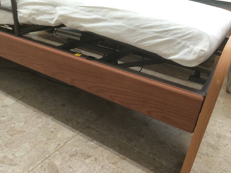 ニトリ　電動リクライニングベッド『美品中古』2016年式【リサイクルショップサルフ】 電動セミダブルベッドフレーム + マットレスセット(NS004 DR MBR/E2-04