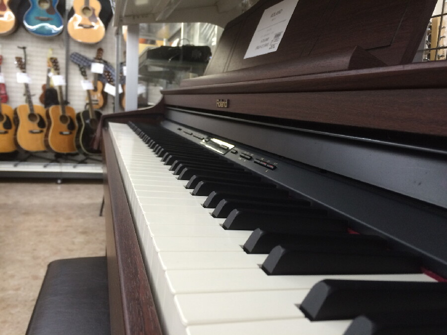 Roland Digital Piano「HP305-GP」入荷しました！！｜2023年01月26日