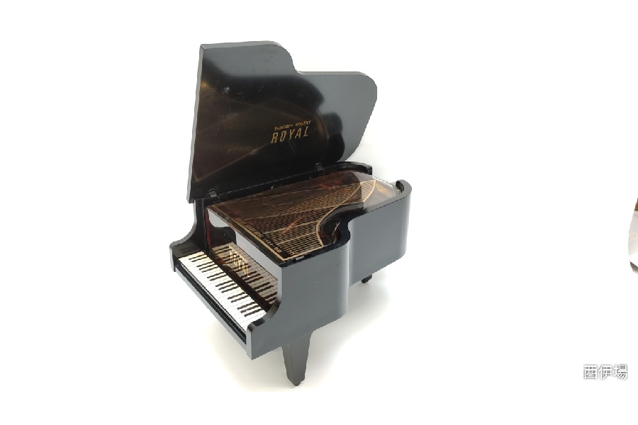 ☆サントリー☆ローヤル☆ピアノ型☆楽器欠品☆