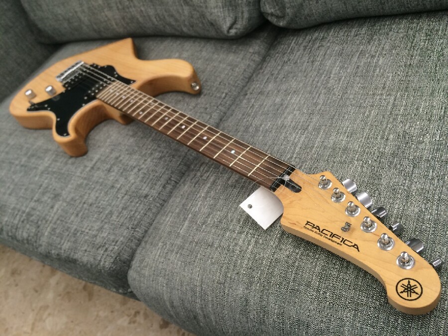 Amazon.com: Yamaha Pacifica PAC120H YNS Solid-Body Electric