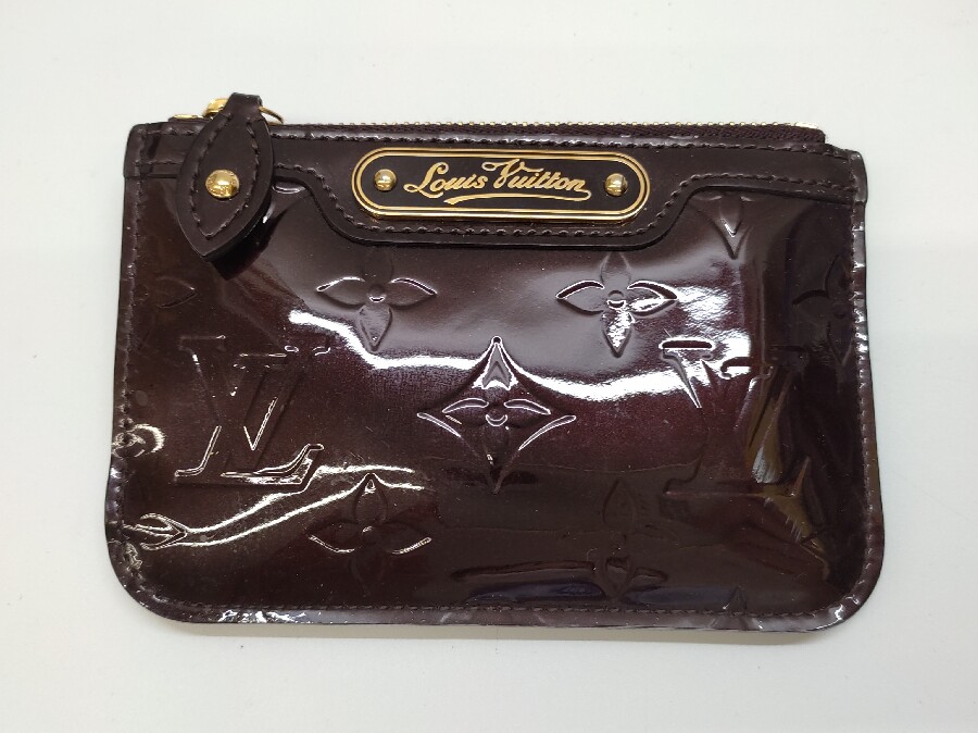 ルイヴィトン M93557 ケース モノグラム ヴェルニ ゴールド金具 LOUIS VUITTON(M93557)ヴェルニ コインケースのご紹介です。｜2023年10