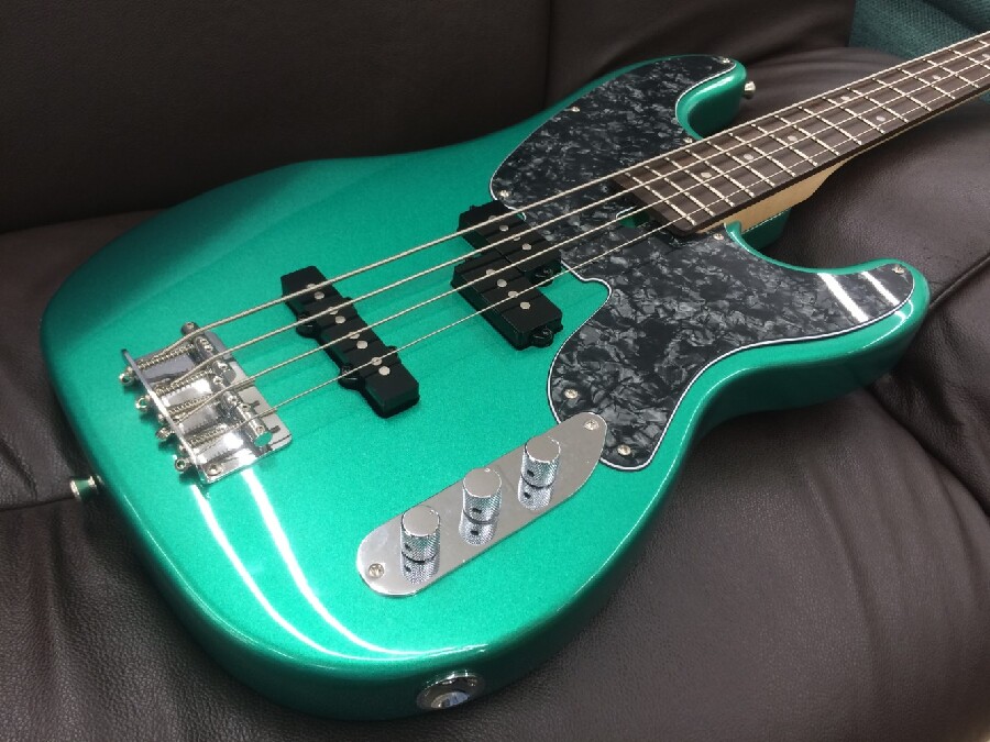 Bacchus (ﾊﾞｯｶｽ) Universe Series BTB-PJR/GRM-MH ｴﾚｷﾍﾞｰｽ 入荷しま