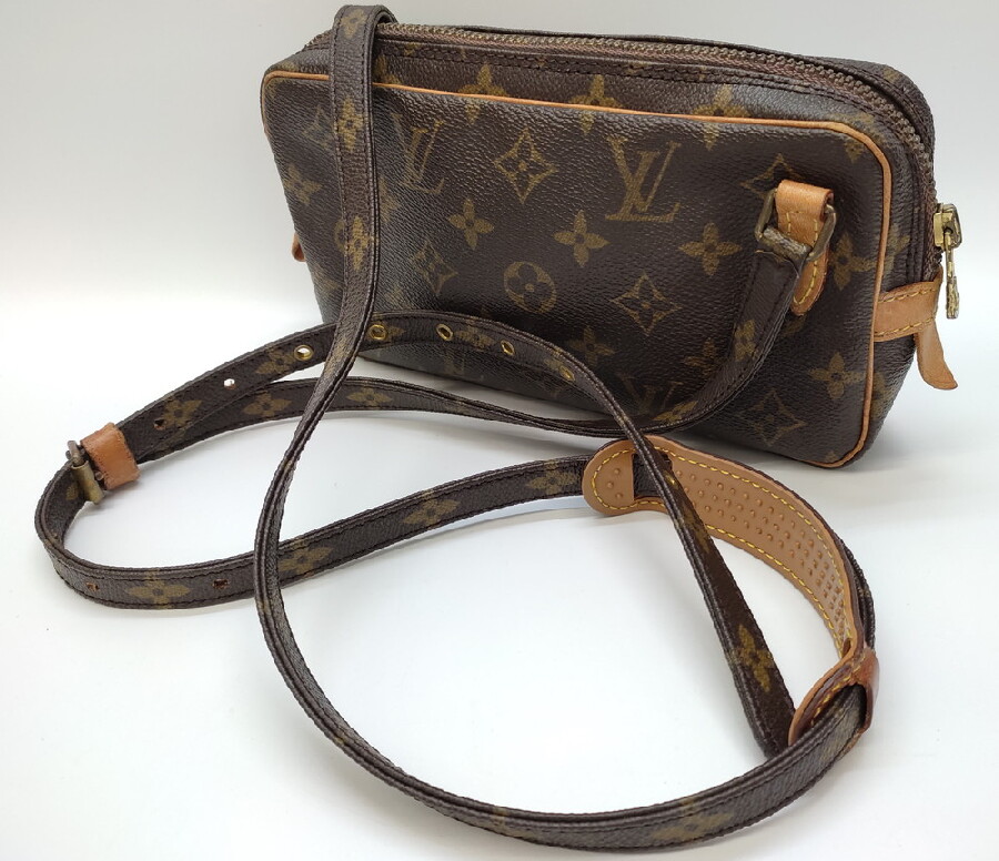 LOUIS VUITTON(M51828) モノグラム ショルダーポーチのご紹介です