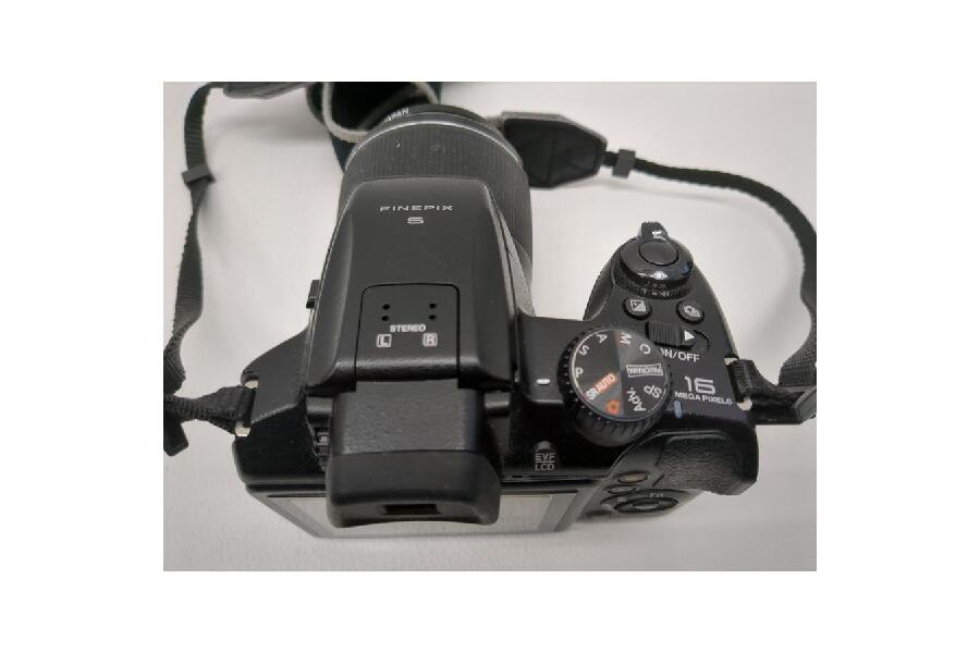 動作確認済み】FUJIFILM FinePix S9800 1620万画素 本体のみSDXC