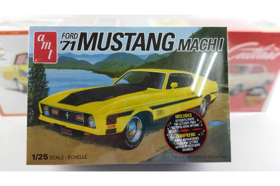 M2 フォード C950 ボックストラック & 1965 フォードマスタング 1966 Ford C-950 Truck & 1965 Ford Mustang 2+2 | M2 Machines