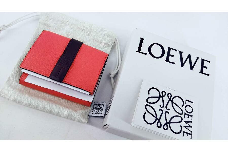 美品　LOEWE ロエベ　正規　財布　くすみピンク 美品✨ ロエベ LOEWE 三つ折り財布 ピンクブロッサム 日本限定