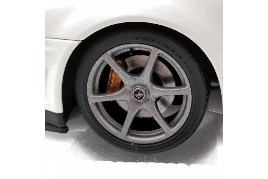 AUTOart 77406 NISSAN SKYLINE GT-R R34 V-SPEC 2 ホワイト